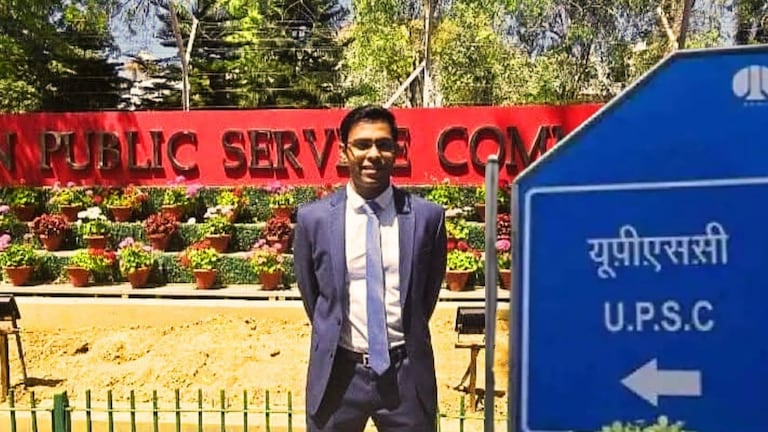 UPSC Archit Dongre: मराठमोळा अर्चित डोंगरेने UPSC साठी IT कंपनीतील नोकरी सोडली, अन् देशात आला तिसरा! अर्चित डोंगरेने UPSC साठी IT कंपनीतील नोकरी सोडली