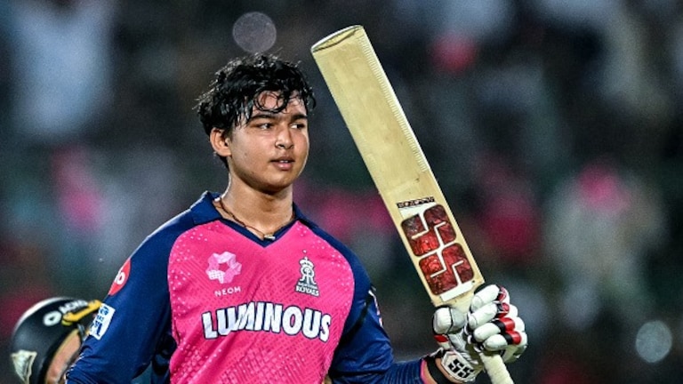 वडिलांनी विकलेल्या जमिनीचं पोरानं आज सोनं केलं, 35 चेंडूत शतक ठोकणारा 14 वर्षांचा वैभव सूर्यवंशी आहे तरी कोण? Mumbai Tak