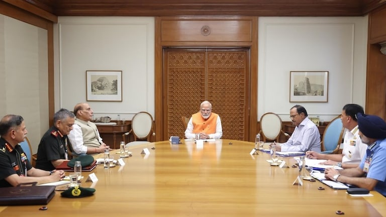 Pahalgam Attack: 'त्या' बैठकीत PM मोदींसह अजित डोवालही, म्हणजे प्लॅन ठरलाय.. काय आहे Inside स्टोरी? 'त्या' बैठकीत PM मोदींसह अजित डोवालही