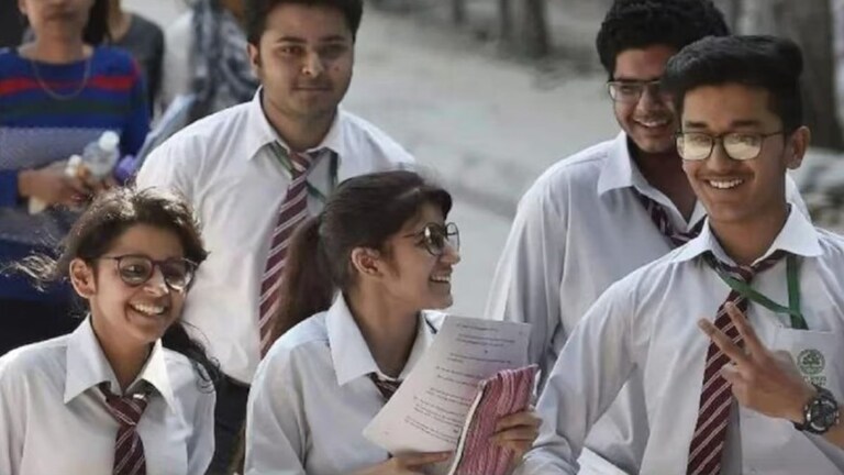 CBSE बोर्डाचा निकाल तर मे महिन्यात; पण नक्की कधी? जाणून घ्या, निकालाच्या तारखेचे अपडेट्स CBSE बोर्डाचा निकाल कधी होईल जाहीर?