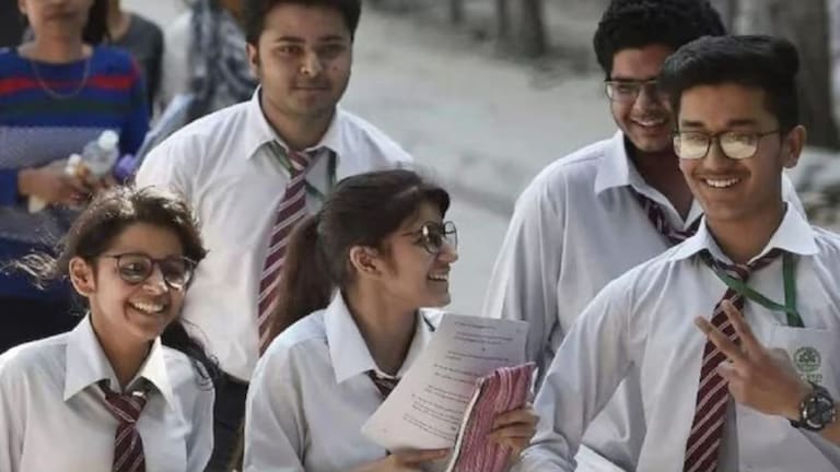 CBSE बोर्डाचा निकाल तर मे महिन्यात; पण नक्की कधी? जाणून घ्या, निकालाच्या तारखेचे अपडेट्स CBSE बोर्डाचा निकाल कधी होईल जाहीर?