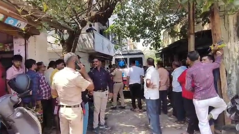 रात्रपाळीला गेलेला पती घरी परतला अन् हादरलाच, भिवंडीत तीन मुलांसह पत्नीने संपवलं आयुष्य... भिवंडीतील अत्यंत धक्कादायक घटना