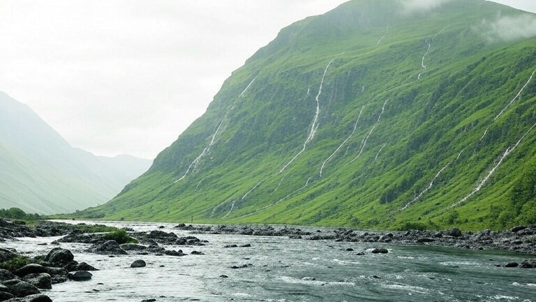Maharashtra Weather : जळगाव, जालना, बीडमध्ये वादळ घोंघावणार! कोकण गोव्यासह 'या' भागात पावसाच्या सरी कोसळणार Maharashtra Weather Today (फोटो- GROK AI)