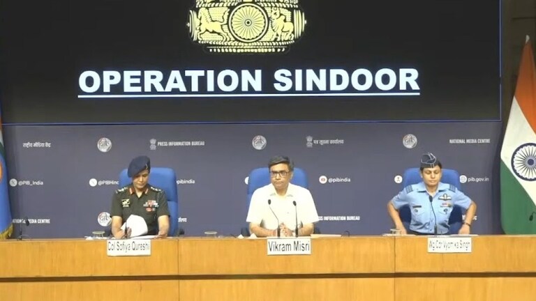 'पाकिस्तानमधून भारतावर आणखी हल्ले होऊ शकतात...' ऑपरेशन सिंदूरनंतर Army च्या पत्रकार परिषदेत मोठं विधान ऑपरेशन सिंदूरनंतर Army च्या पत्रकार परिषदेत मोठं विधान