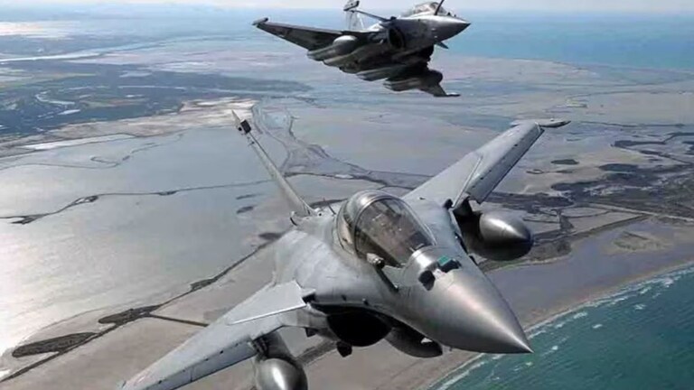 Personal Finance:: घाबरायचं नाही... युद्धाचं तर टेन्शनच घेऊ नका! गुंतवणूकदारांसाठी 2 Golden सल्ले! India vs Pakistan, Impact On Share Market