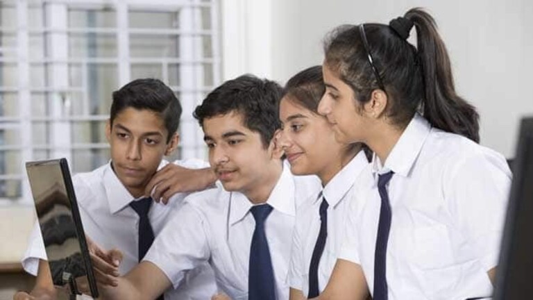 SSC Result 2025 : विद्यार्थ्यांनो! दहावीचा निकाल लवकरच...'या' वेबसाईट्सवर पाहता येणार निकाल, कसं चेक कराल? सीबीएसई निकाल २०२५