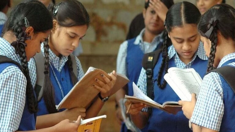 CBSE Result 2025: CBSC 12 वीच्या परीक्षेत मुलींची बाजी; पास मुलींची टक्केवारी किती? इथे तपासा निकाल 12 वीच्या परीक्षेत मुलींची बाजी; पास मुलींची टक्केवारी किती?