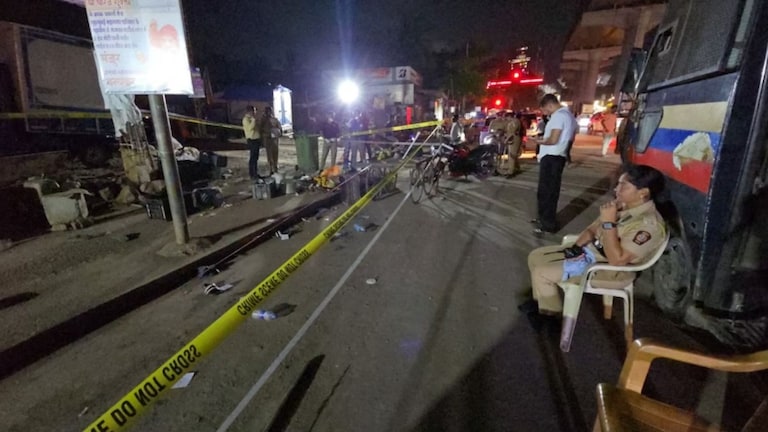 शेजाऱ्यांचा वाद विकोपाला, चाकू- कोयते काढले, गुप्ता आणि शेख कुटुंब भिडलं, तिघांचा मृत्यू... प्रकरण काय? Mumbai Tak