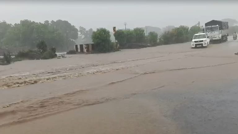 Heavy Rain Alert Maharashtra: पुढील 3-4 तास अत्यंत धोक्याचे,अतिमुसळधार पावसाचा अर्लट जारी Heavy Rain Alert Maharashtra: पुढील 3-4 तास अत्यंत धोक्याचे