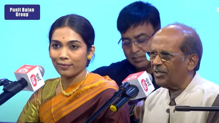 मुंबई Tak जय हिंद उत्सव: केलेत वार ज्याने, तो मोगरा असावा.. गझलनवाज भीमराव पांचाळेंची मैफल मुंबई Tak जय हिंद उत्सव: गझलनवाज भीमराव पांचाळेंची मैफल