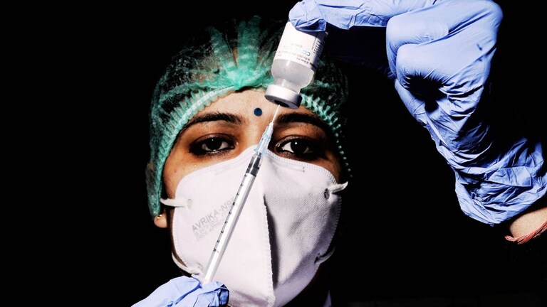 बापरे! कोरोनाने हातपाय पसरले, 55 वर्षांची महिला Covid पॉझिटिव्ह, या भागासह मुंबईतही कोरोनाचा वाढतोय धोका लाक्षणिक चित्र