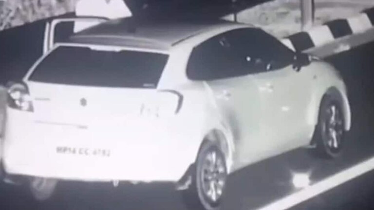 बड्या नेत्यानं महिलेसोबत भररस्त्यात केलं अश्लील कृत्य! Video व्हायरल होताच भाजप नेत्यानं दिलं स्पष्टीकरण MP Politician Viral Video