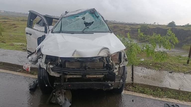 भाजपच्या माजी आमदाराचा लातूरमध्ये भीषण अपघातात जागीच मृत्यू! भाजपच्या माजी आमदाराचा लातूरमध्ये भीषण अपघातात जागीच मृत्यू!