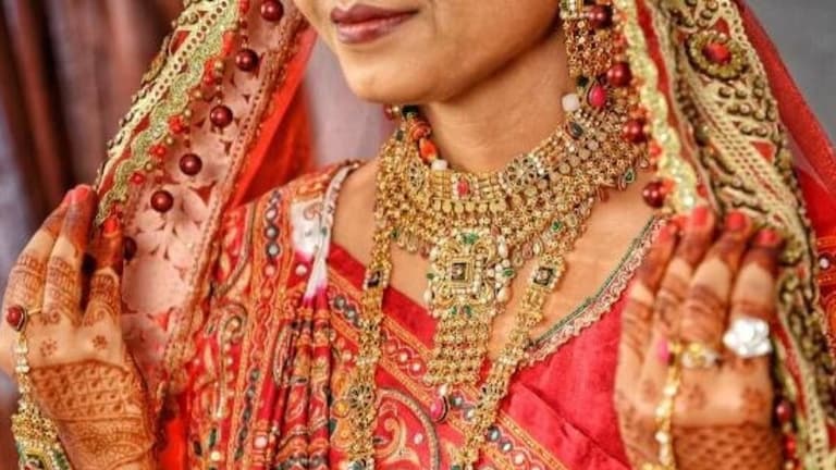 मांडव सजला, नवरी नटली.. पण शेवटपर्यंत एकटीच राहिली... धक्कादायक घटना लग्नाच्या दिवशी नवरी मंडपात तयार... मात्र नवरदेवाची वरात पोहेचलीच नाही