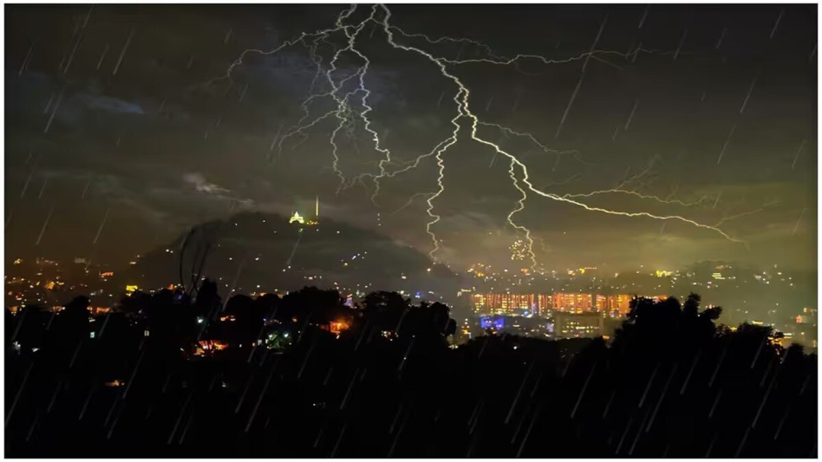 कोकण, मध्य महाराष्ट्र आणि मराठवाड्यात पावसाची होणार विक्रमी नोंद! 'या' भागात असणार रेड अलर्ट Mumbai Tak