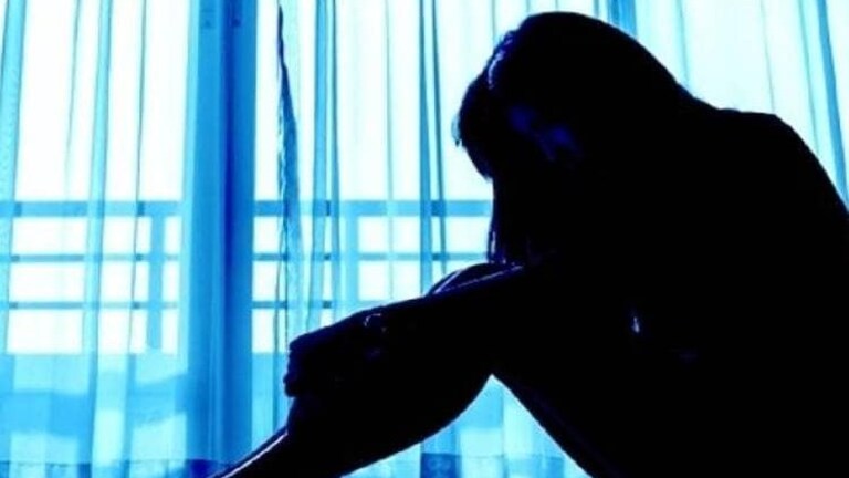 16 वर्षाच्या अल्पवयीन मुलीला हॉटेलवर बोलावलं, शारीरिक संबंधानंतर तरुणाने... Mumbai Tak