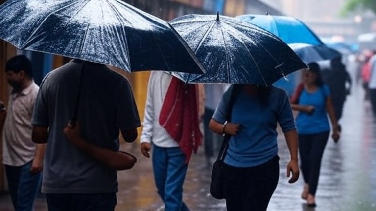 Mumbai Weather: मुंबई-ठाण्यात बरसणार पावसाच्या सरी, पाहा लोकल ट्रेनचं अपडेट Mumbai Weather Today (फोटो सौजन्य: Grok)