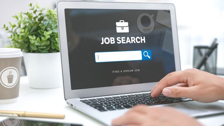 सरकारी नोकरीसाठी Vacancy, 22 लाख रुपये पगार मिळणार! कंप्यूटर आणि टेक्नॉलॉजी क्षेत्रात नोकरीची मोठी संधी; 'या' पदांसाठी निघाली बंपर भरती