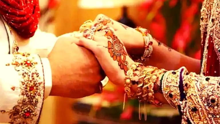 Mumbai: लग्नात तब्बल 4.75 कोटींचे दागिने दिले, तरी सुनेला... लग्नात 4.75 कोटींचे दागिने देऊनसुद्धा हुंड्यासाठी सूनेचा छळ