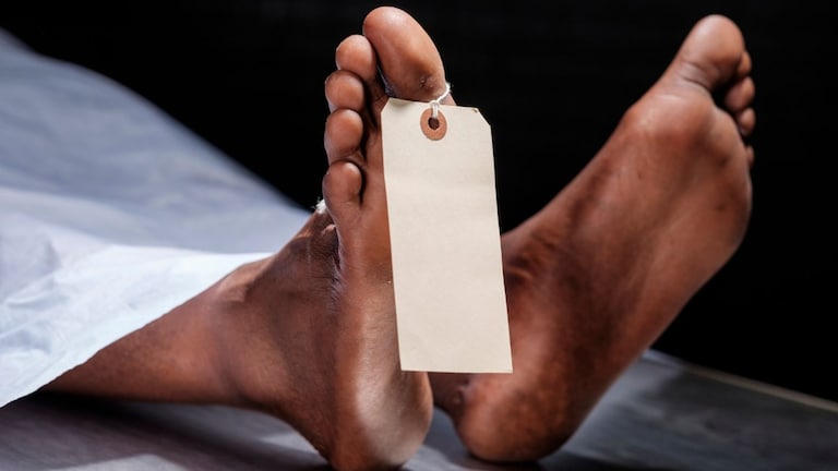 "प्राचार्याकडून जातीवाचक शिवीगाळ", विद्यार्थ्यानं वसतिगृहाच्या खोलीतच बेल्टने... नवी मुंबईत काय घडलं? Mumbai Tak