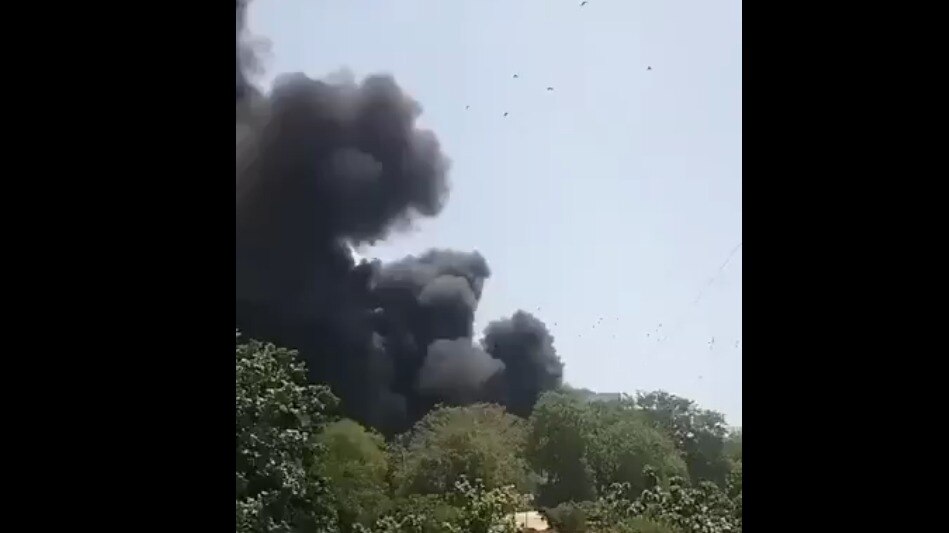 एअर इंडियाचं प्रवासी विमान कोसळलं