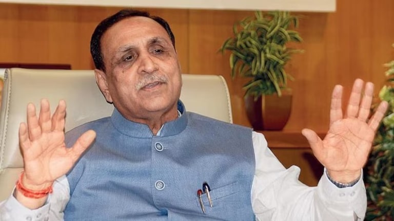 धक्कादायक.. विजय रुपाणी चाललेले पत्नी आणि मुलीला भेटायला, पण.. माजी मुख्यमंत्र्यांचा दुर्दैवी मृत्यू माजी मुख्यमंत्री विजय रुपाणींचा दुर्दैवी मृत्यू