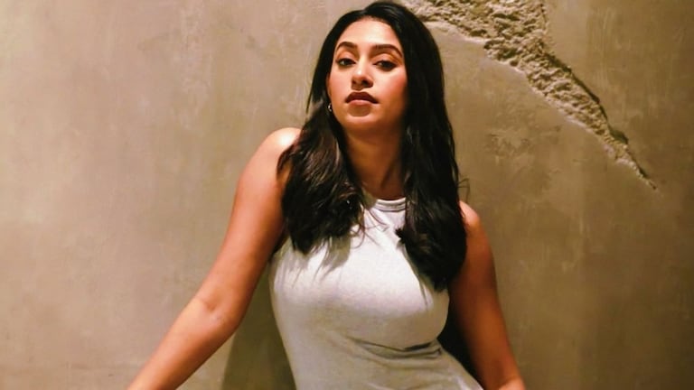 Air India Crash: 10 बाय 10 चं घर ते जग जिंकण्याचं स्वप्न, डोंबिवलीची रोशनी जे बोलली ते करून दाखवलं पण... डोंबिवलीतील रोशनीचा अहमदाबादमधील भीषण विमान अपघातात मृत्यू