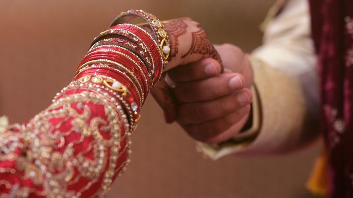 मध्यप्रदेशातील राजगढमध्ये लग्नाच्या दिवशी नवरीकडून नवऱ्याला एक सरप्राइज 