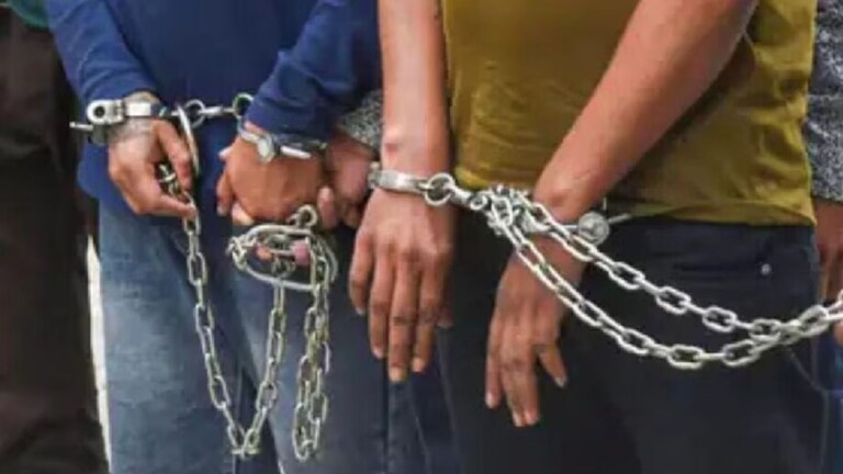 पान-सुपारीच्या 50 रुपयांवरुन वाद, जाब विचारला म्हणून कोयत्यानं... एकाचा मृत्यू, दुसरा जखमी Mumbai Tak