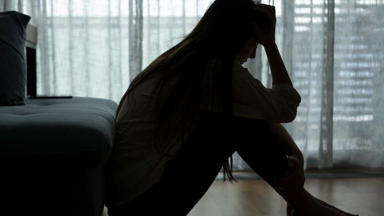 पुण्यातील महिलेने लिपस्टिकने लिहिली चिठ्ठी अन्... पुणेकरांना हादरवून टाकणारी घटना! पुण्यातील महिलेने लिपस्टिकने लिहिली चिठ्ठी अन्