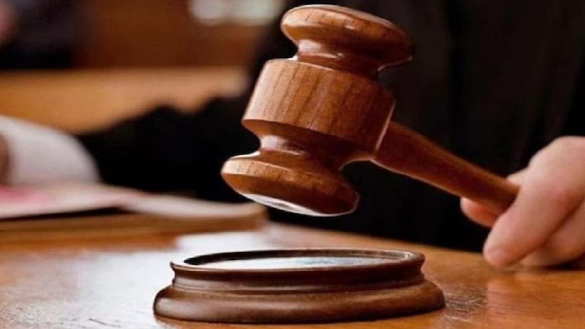 आईचा छळ करणं पडलं महागात; राहतं घर सोडण्याचे मुलगा, सूनेला आदेश