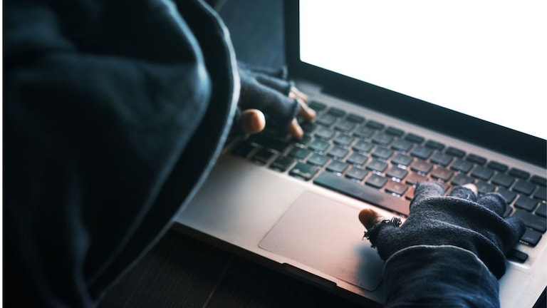 डेटिंग अॅपवर झाली मैत्री अन् जडलं प्रेम, पण गरोदर राहिल्यानंतर छळ अन्... डेटिंग अॅपवर झाली मैत्री अन् जडलं प्रेम, पण गरोदर राहिल्यानंतर छळ