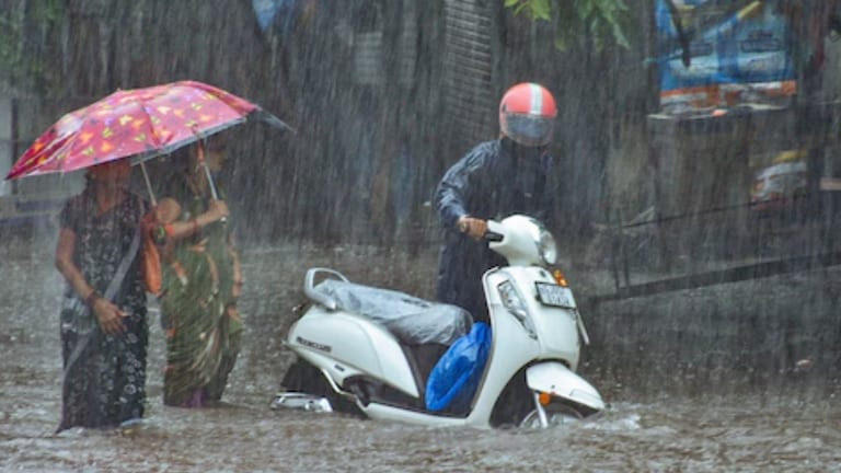 Mumbai Weather: काय सांगता! मुंबईला पुन्हा झोपडणार मुसळधार पाऊस; या भागात साचणार पाणी! सुरत पाऊस