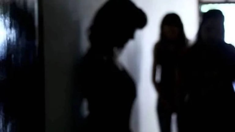 4 महिला 'या' गोष्टी करताना रंगेहाथ सापडल्या, गावातलं सेक्स रॅकेट पाहून गावकरीही चकीत! गावातलं सेक्स रॅकेट पाहून गावकरीही चकीत!