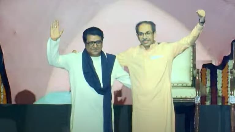 Raj and Uddhav Thackeray Victory Rally LIVE: राज ठाकरेंची तुफान फटकेबाजी, उद्धव ठाकरेंनी केलं प्रचंड कौतुक राज आणि उद्धव ठाकरे एकत्र आले..