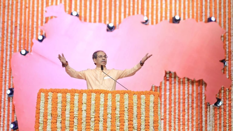 'आमच्या दोघांमध्ये अंतरपाट होता तो अनाजीपंतांनी केला दूर', उद्धव ठाकरेंनी का केली अशी टीका? उद्धव ठाकरेंची बोचरी टीका (फोटो सौजन्य: Shiv Sena)
