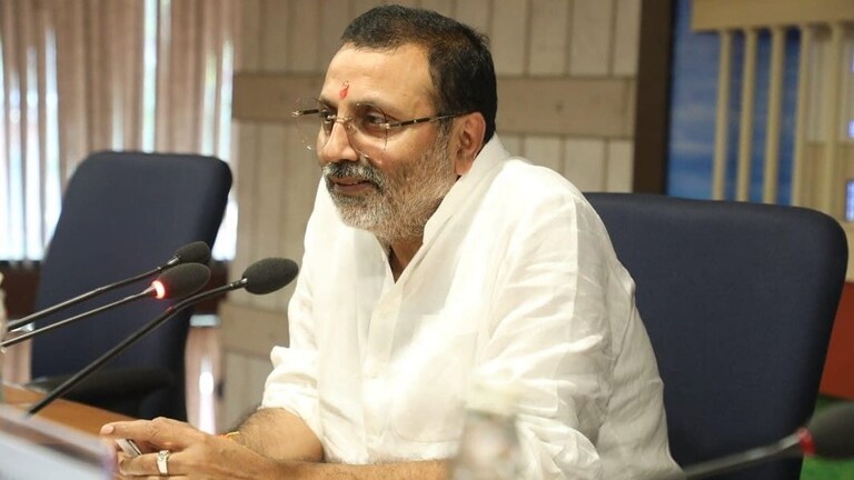 महाराष्ट्रातील जनतेला डिवचणारे भाजपचे दुबे आहेत तरी कोण? दुबेंचं ते विधान जसंच्या तसं... महाराष्ट्रातील जनतेला डिवचणारे भाजपचे दुबे आहेत तरी कोण?