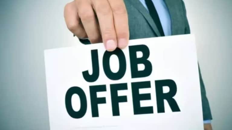 Govt Job: ITI पास तरुणांना सरकारी नोकरीची सुवर्णसंधी... कसा कराल अर्ज? ITI पास तरुणांना सरकारी नोकरीची सुवर्णसंधी...