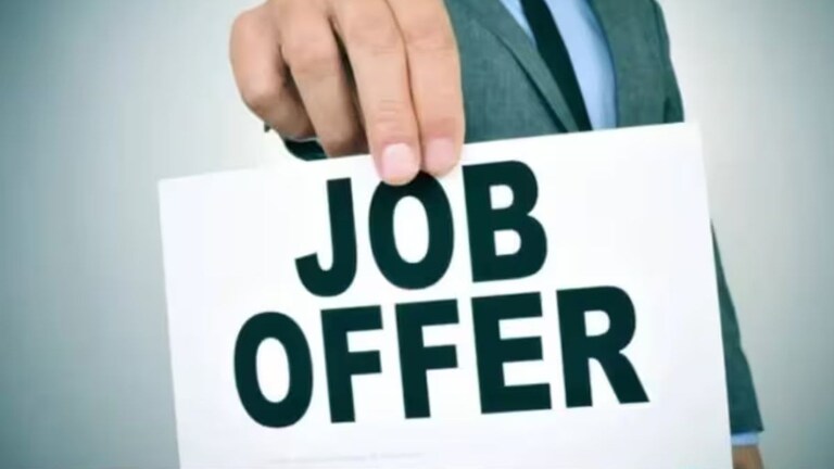 Govt Job: ITI पास तरुणांना सरकारी नोकरीची सुवर्णसंधी... कसा कराल अर्ज? ITI पास तरुणांना सरकारी नोकरीची सुवर्णसंधी...