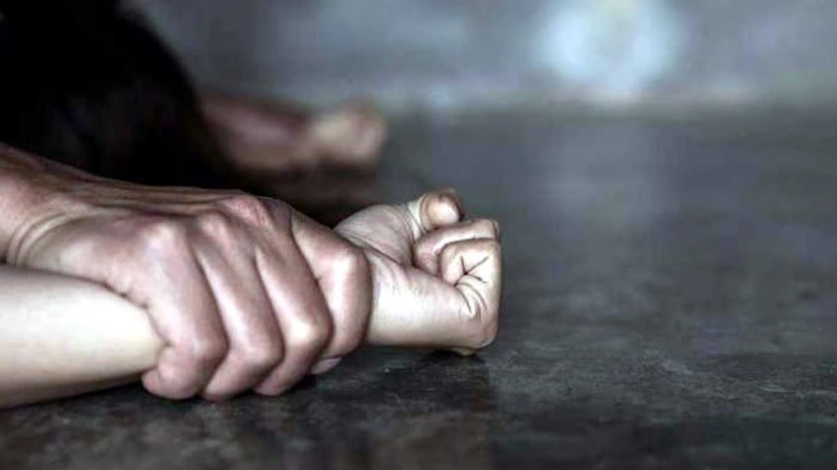 65 वर्षीय वृद्धाचं मतिमंद तरुणीसोबत घृणास्पद कृत्य!
