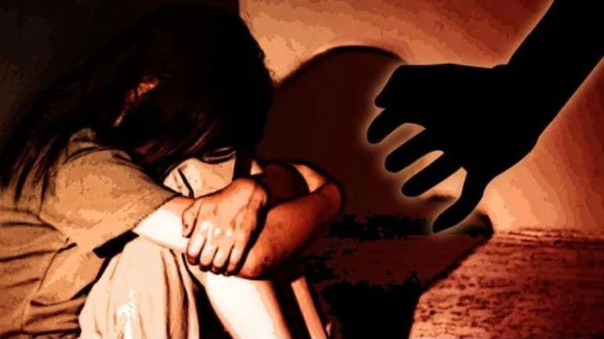 मुंबईतील उच्चभ्रू इमारतीत अल्पवयीन मुलीवर अत्याचार