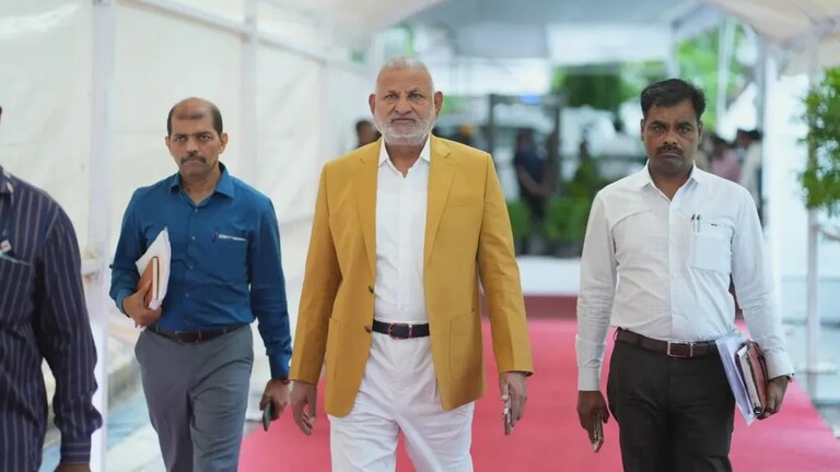 रमीने होत्याचं नव्हतं केलं.. अखेर माणिकराव कोकाटेंचं कृषी खातं काढून घेतलं! नवे कृषी मंत्री कोण? playing online rummy became expensive finally Manikrao Kokate agriculture portfolio was taken away who is the new agriculture minister