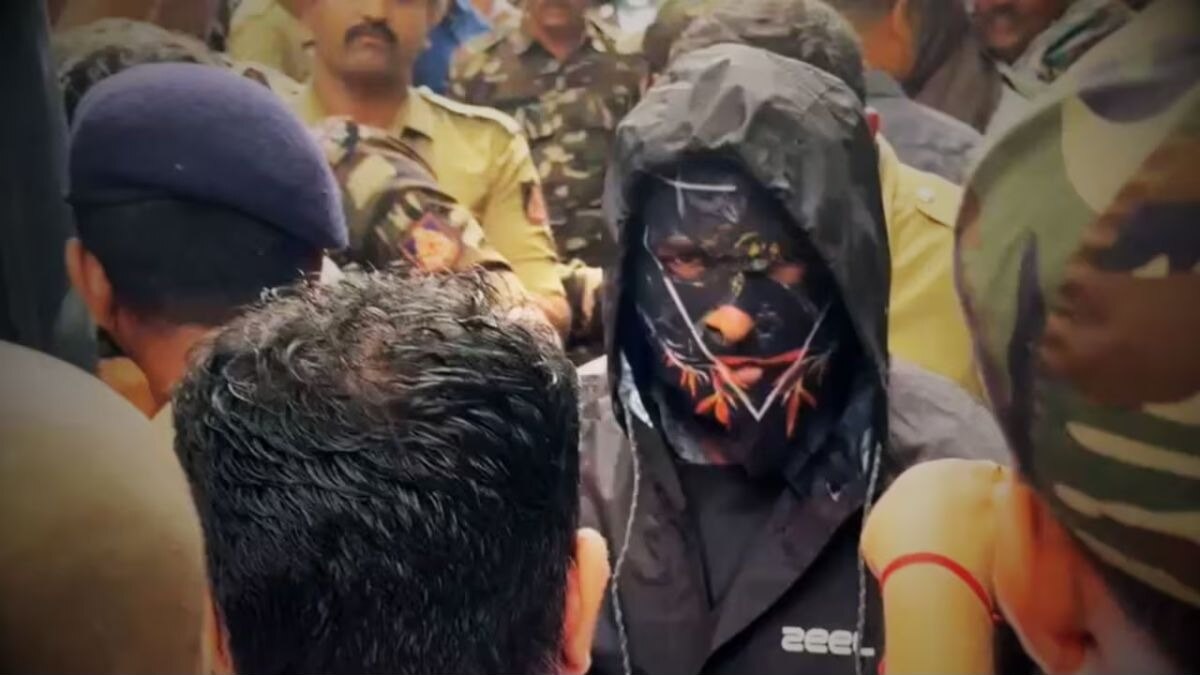 फाटलेल्या ब्लाऊजचा तुकडा अन् शेकडो महिलांचे मृतदेह, 'या' देवस्थानच्या कर्मचाऱ्याने अवघा देश टाकलाय हादरवून! मास्क मॅनने सांगितलं शेकडो मृतदेहांचं 'ते' रहस्य!