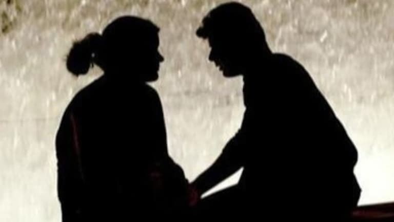 दोन मुलांना घरीच सोडलं..विधवा महिलेनं प्रियकरासोबत ठोकली धूम! पोरांनी रडत रडत पोलीस स्टेशन गाठलं अन्.. Widow Woman Shocking Viral News