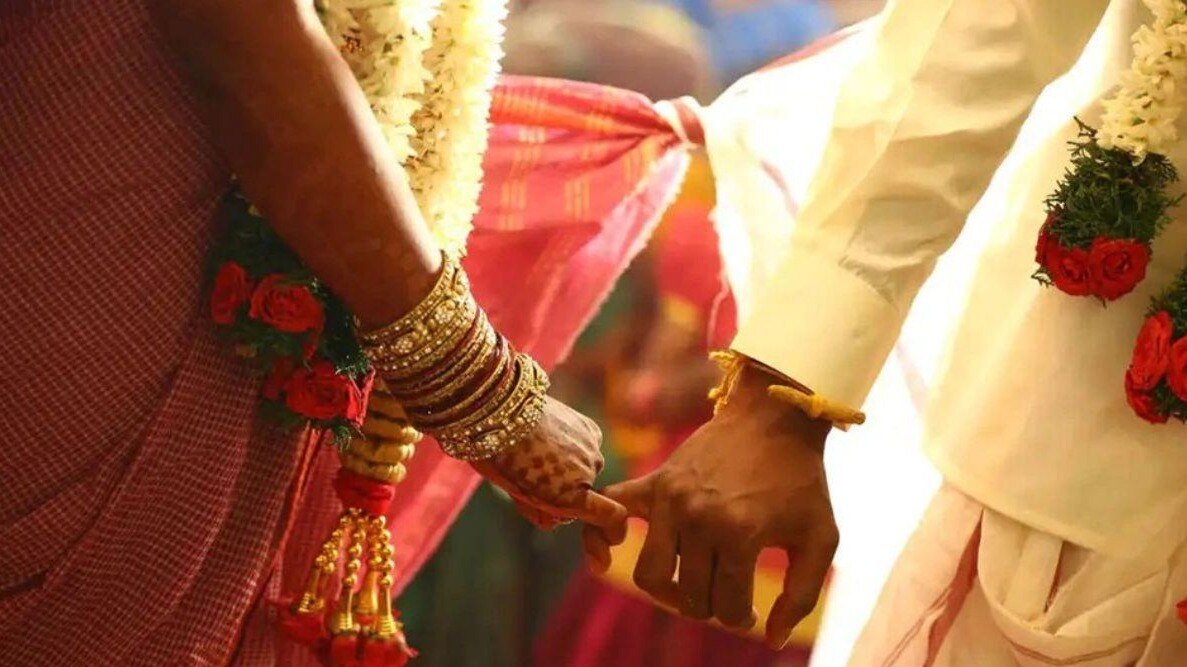 आधीच 7 लग्न अन् आठव्या नवरीला घरी आणलं...