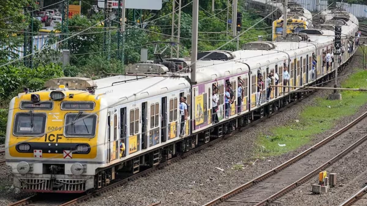 मुंबईची खबर: रेल्वे प्रवाशांसाठी मोठी बातमी! लवकरच दरवाजा बंद लोकल अन् 12 ऐवजी 15 डबा... लवकरच दरवाजा बंद लोकल सेवेसाठी उपलब्ध होणार