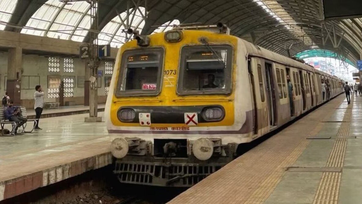 मुंबईची खबर: रेल्वे प्रवाशांसाठी मोठी अपडेट! 'या' गाड्यांच्या वेळापत्रकात होणार बदल 'या' गाड्यांच्या वेळापत्रकात होणार बदल, नव्या सिस्टीमचा परिणाम...