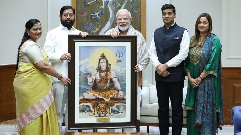 Maharashtra Politics: महाराष्ट्रात पुन्हा होणार राजकीय भूकंप? एकनाथ शिंदे दिल्लीत, रिव्हर्स ऑपरेशन लोट्स अन्... -- operation lotus, maharashtra politics, cm devendra fadnavis, dcm eknath shinde, delhi, PM modi and eknath shinde, amit shah and eknath shinde,