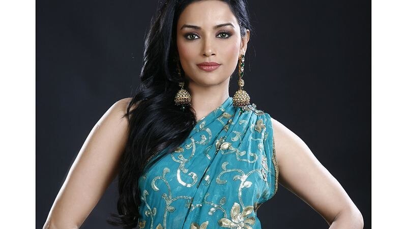 प्रसिद्ध अभिनेत्रीचं अश्लील चित्रपटात काम, आता चांगलीच अडकली.. allegations on Bollywood actress Shweta menon for working in obscene movies and advertisements case filed today viral news