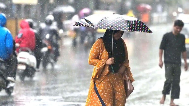 Mumbai Weather: रक्षाबंधनाच्या दिवशी मुंबईत कसं असेल हवामान, मुसळधार पाऊस कोसळणार? Mumbai Tak